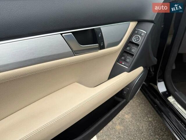 Черный Мерседес Ц-Класс, объемом двигателя 1.8 л и пробегом 59 тыс. км за 14500 $, фото 17 на Automoto.ua