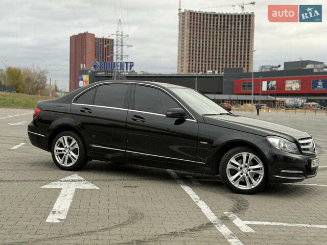 Черный Мерседес Ц-Класс, объемом двигателя 1.8 л и пробегом 147 тыс. км за 11950 $, фото 2 на Automoto.ua