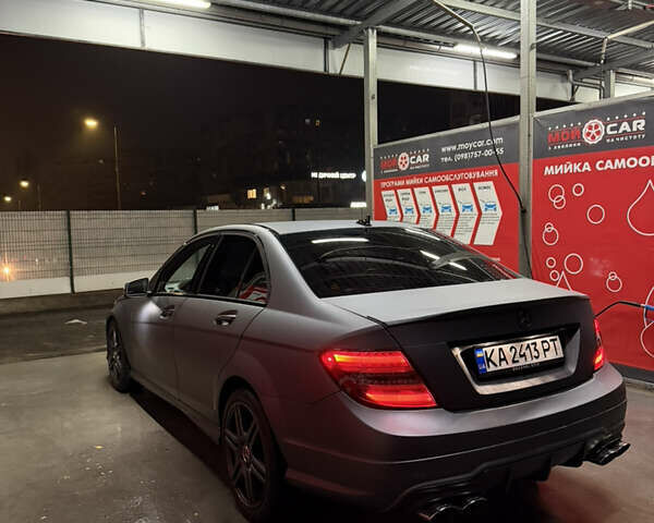 Черный Мерседес Ц-Класс, объемом двигателя 3 л и пробегом 314 тыс. км за 10500 $, фото 3 на Automoto.ua