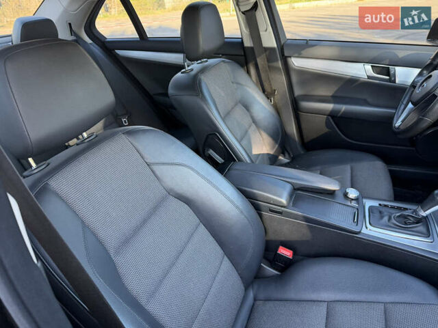 Мерседес Ц-Класс 2011 в Киеве на Automoto.ua Черный Мерседес Ц-Класс, объемом двигателя 1.8 л и пробегом 147 тыс. км за 12000 $, фото 34 на Automoto.ua