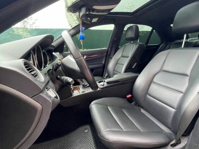 Черный Мерседес Ц-Класс, объемом двигателя 3 л и пробегом 105 тыс. км за 13400 $, фото 20 на Automoto.ua