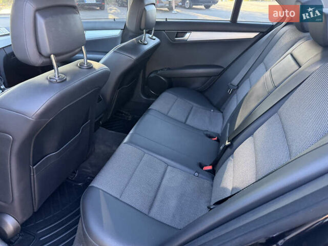 Мерседес Ц-Класс 2011 в Киеве на Automoto.ua Черный Мерседес Ц-Класс, объемом двигателя 1.8 л и пробегом 147 тыс. км за 12000 $, фото 25 на Automoto.ua