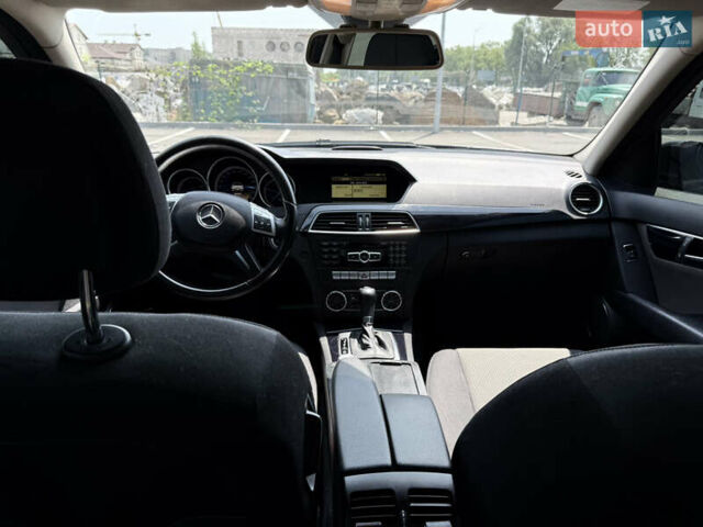 Чорний Мерседес Ц-Клас, об'ємом двигуна 1.8 л та пробігом 138 тис. км за 10500 $, фото 9 на Automoto.ua