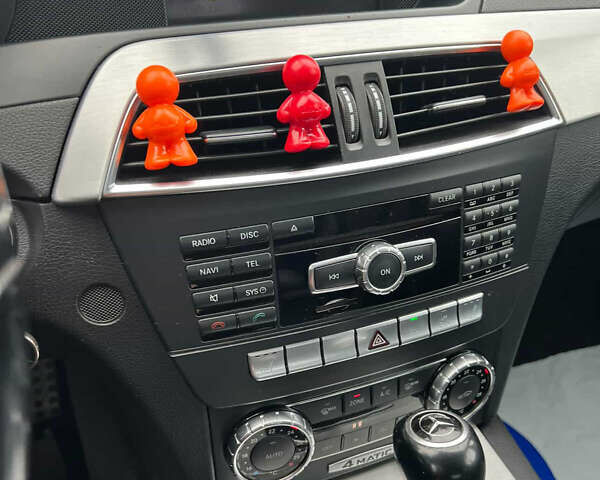 Чорний Мерседес Ц-Клас, об'ємом двигуна 2.14 л та пробігом 289 тис. км за 13000 $, фото 18 на Automoto.ua