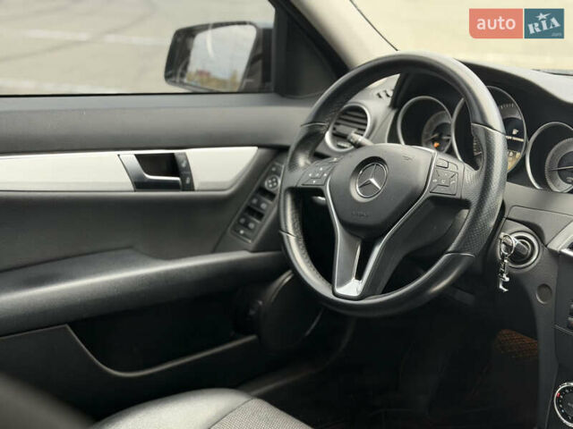 Черный Мерседес Ц-Класс, объемом двигателя 1.8 л и пробегом 147 тыс. км за 11950 $, фото 14 на Automoto.ua