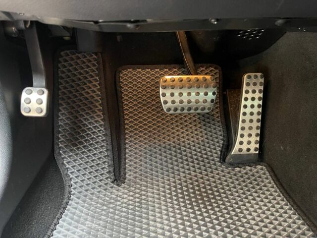 Черный Мерседес Ц-Класс, объемом двигателя 3 л и пробегом 105 тыс. км за 13400 $, фото 10 на Automoto.ua