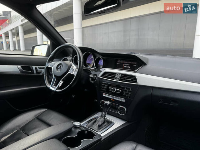 Чорний Мерседес Ц-Клас, об'ємом двигуна 3 л та пробігом 314 тис. км за 9900 $, фото 14 на Automoto.ua