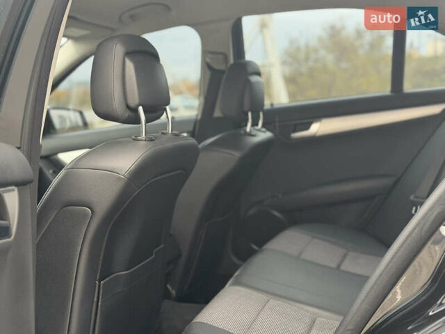 Черный Мерседес Ц-Класс, объемом двигателя 1.8 л и пробегом 147 тыс. км за 11950 $, фото 7 на Automoto.ua