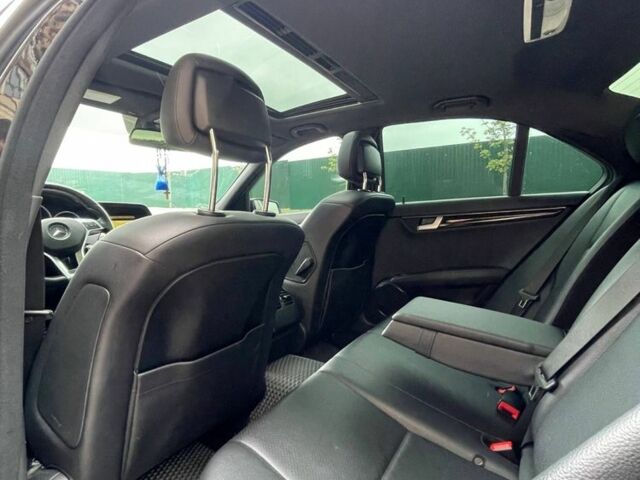 Черный Мерседес Ц-Класс, объемом двигателя 3 л и пробегом 105 тыс. км за 13400 $, фото 21 на Automoto.ua