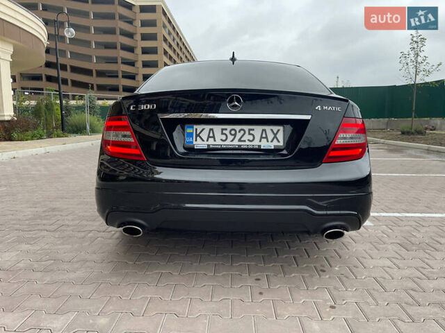 Черный Мерседес Ц-Класс, объемом двигателя 3 л и пробегом 105 тыс. км за 12000 $, фото 5 на Automoto.ua