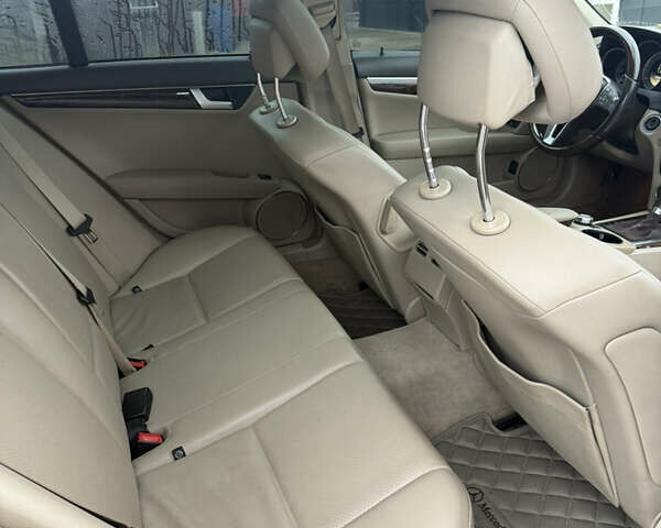 Чорний Мерседес Ц-Клас, об'ємом двигуна 1.8 л та пробігом 163 тис. км за 12599 $, фото 9 на Automoto.ua