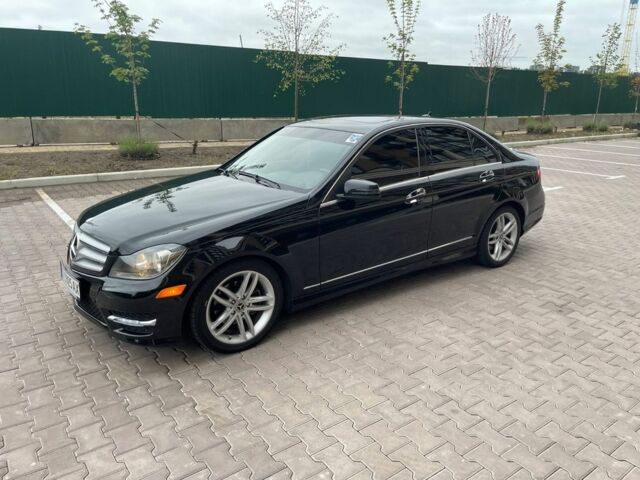 Черный Мерседес Ц-Класс, объемом двигателя 3 л и пробегом 105 тыс. км за 13400 $, фото 3 на Automoto.ua