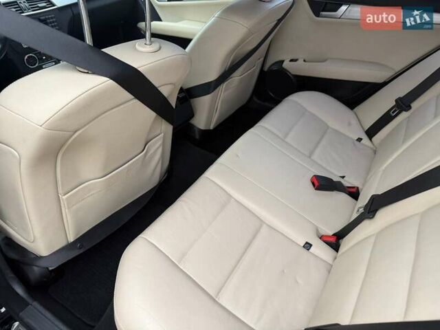 Черный Мерседес Ц-Класс, объемом двигателя 1.8 л и пробегом 59 тыс. км за 14500 $, фото 16 на Automoto.ua