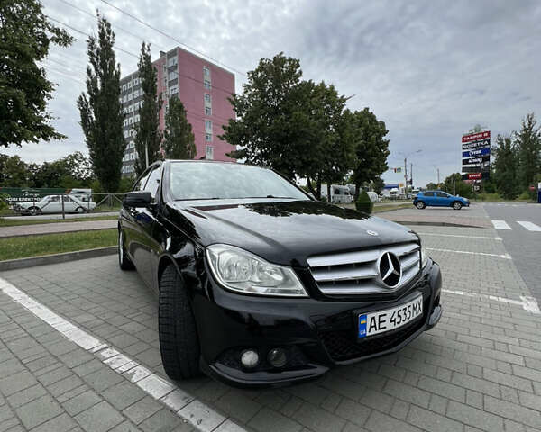 Черный Мерседес Ц-Класс, объемом двигателя 1.8 л и пробегом 170 тыс. км за 9999 $, фото 3 на Automoto.ua