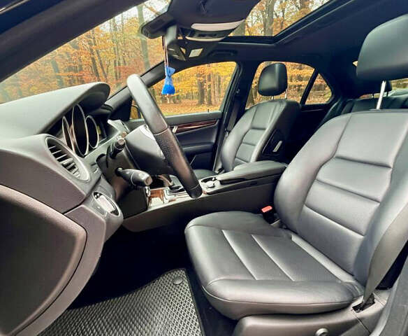 Черный Мерседес Ц-Класс, объемом двигателя 3 л и пробегом 105 тыс. км за 11555 $, фото 13 на Automoto.ua