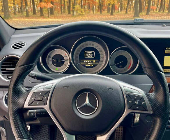 Черный Мерседес Ц-Класс, объемом двигателя 3 л и пробегом 105 тыс. км за 11555 $, фото 10 на Automoto.ua