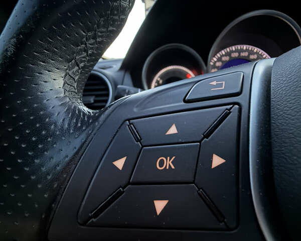 Черный Мерседес Ц-Класс, объемом двигателя 1.8 л и пробегом 147 тыс. км за 11950 $, фото 58 на Automoto.ua