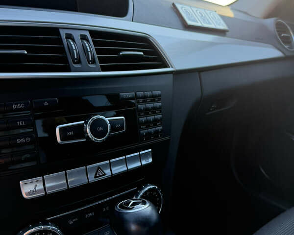 Мерседес Ц-Класс 2011 в Киеве на Automoto.ua Черный Мерседес Ц-Класс, объемом двигателя 1.8 л и пробегом 147 тыс. км за 12000 $, фото 13 на Automoto.ua