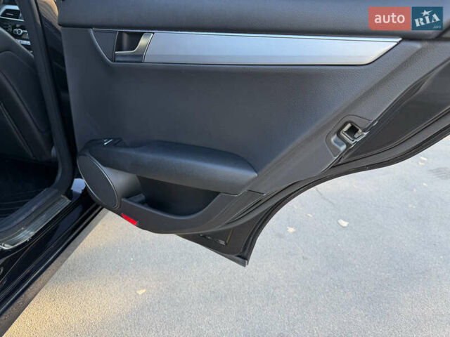 Мерседес Ц-Класс 2011 в Киеве на Automoto.ua Черный Мерседес Ц-Класс, объемом двигателя 1.8 л и пробегом 147 тыс. км за 12000 $, фото 29 на Automoto.ua