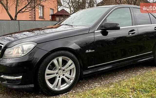 Чорний Мерседес Ц-Клас, об'ємом двигуна 2.14 л та пробігом 289 тис. км за 13000 $, фото 2 на Automoto.ua