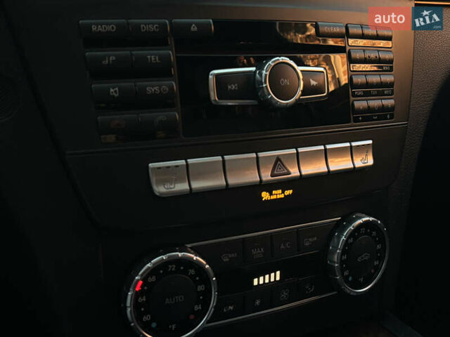 Чорний Мерседес Ц-Клас, об'ємом двигуна 1.8 л та пробігом 176 тис. км за 11999 $, фото 13 на Automoto.ua