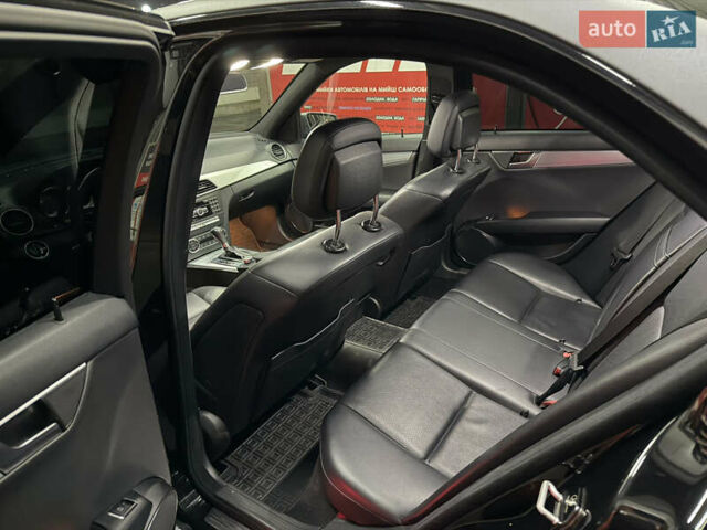 Черный Мерседес Ц-Класс, объемом двигателя 3 л и пробегом 314 тыс. км за 10500 $, фото 7 на Automoto.ua