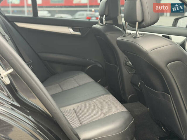 Черный Мерседес Ц-Класс, объемом двигателя 1.8 л и пробегом 147 тыс. км за 11950 $, фото 12 на Automoto.ua