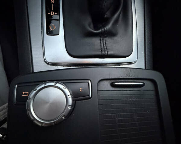 Черный Мерседес Ц-Класс, объемом двигателя 1.8 л и пробегом 147 тыс. км за 11950 $, фото 55 на Automoto.ua