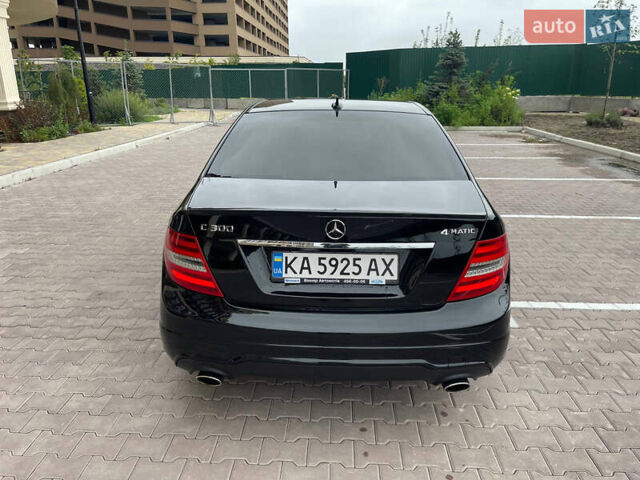 Черный Мерседес Ц-Класс, объемом двигателя 3 л и пробегом 105 тыс. км за 12000 $, фото 10 на Automoto.ua
