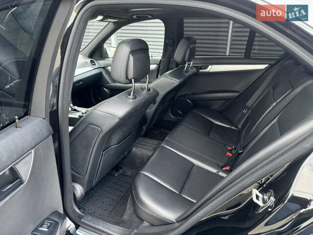 Чорний Мерседес Ц-Клас, об'ємом двигуна 3 л та пробігом 314 тис. км за 9900 $, фото 11 на Automoto.ua