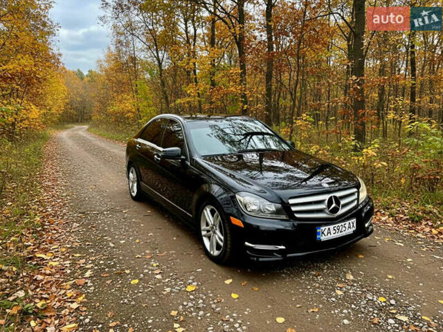 Черный Мерседес Ц-Класс, объемом двигателя 3 л и пробегом 105 тыс. км за 11555 $, фото 4 на Automoto.ua