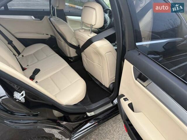 Черный Мерседес Ц-Класс, объемом двигателя 1.8 л и пробегом 59 тыс. км за 14500 $, фото 18 на Automoto.ua