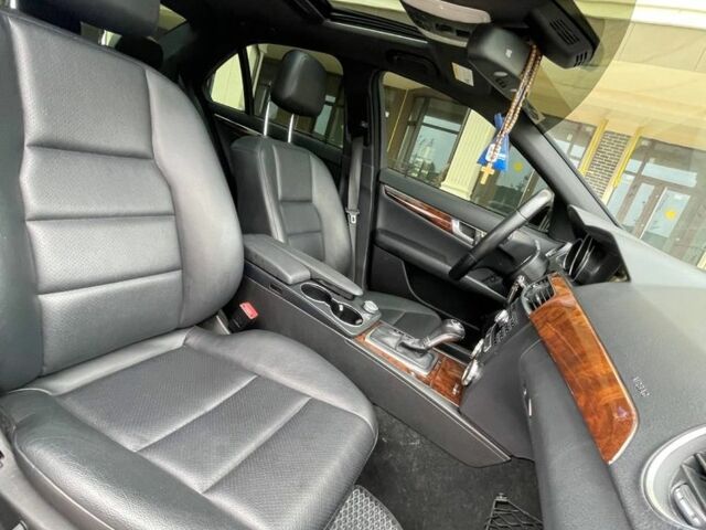 Черный Мерседес Ц-Класс, объемом двигателя 3 л и пробегом 105 тыс. км за 13400 $, фото 18 на Automoto.ua