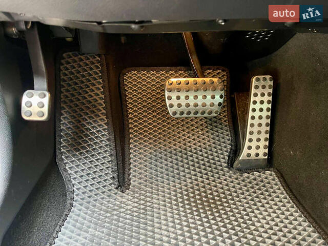 Черный Мерседес Ц-Класс, объемом двигателя 3 л и пробегом 105 тыс. км за 11555 $, фото 24 на Automoto.ua