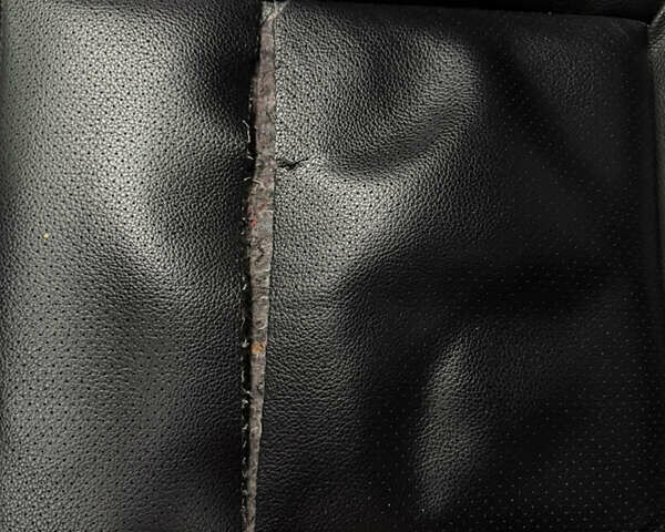 Черный Мерседес Ц-Класс, объемом двигателя 3 л и пробегом 314 тыс. км за 10500 $, фото 19 на Automoto.ua