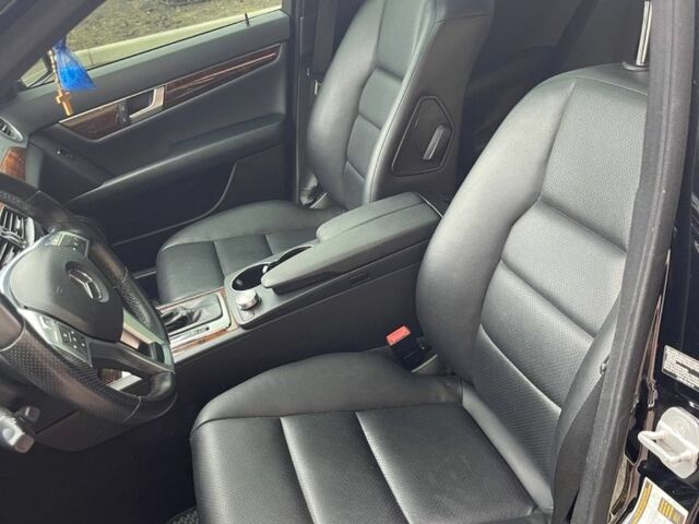 Черный Мерседес Ц-Класс, объемом двигателя 3 л и пробегом 105 тыс. км за 13400 $, фото 16 на Automoto.ua