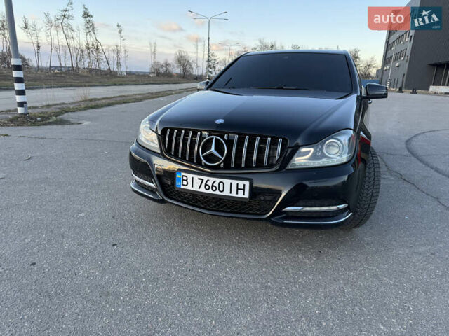 Чорний Мерседес Ц-Клас, об'ємом двигуна 1.8 л та пробігом 279 тис. км за 12700 $, фото 1 на Automoto.ua