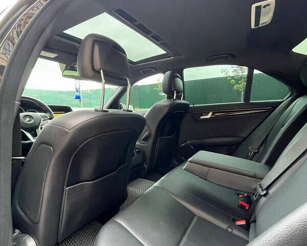 Черный Мерседес Ц-Класс, объемом двигателя 3 л и пробегом 105 тыс. км за 12000 $, фото 43 на Automoto.ua