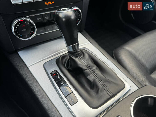 Чорний Мерседес Ц-Клас, об'ємом двигуна 3 л та пробігом 314 тис. км за 9900 $, фото 22 на Automoto.ua