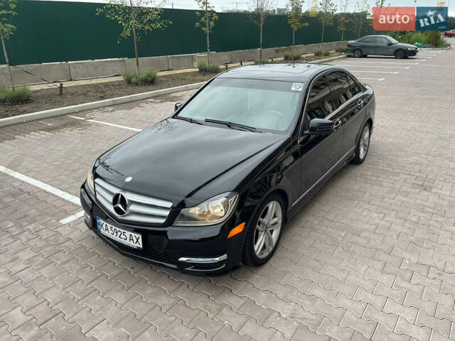 Чорний Мерседес Ц-Клас, об'ємом двигуна 3 л та пробігом 105 тис. км за 13000 $, фото 2 на Automoto.ua