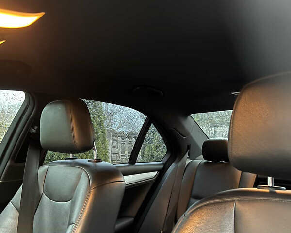 Чорний Мерседес Ц-Клас, об'ємом двигуна 2.14 л та пробігом 289 тис. км за 13000 $, фото 16 на Automoto.ua