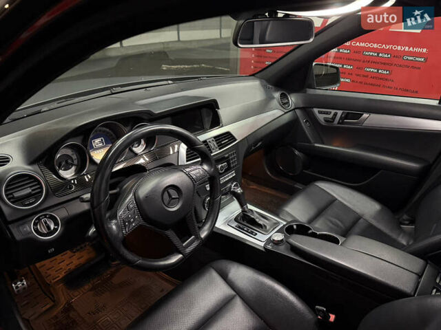 Черный Мерседес Ц-Класс, объемом двигателя 3 л и пробегом 314 тыс. км за 10500 $, фото 6 на Automoto.ua