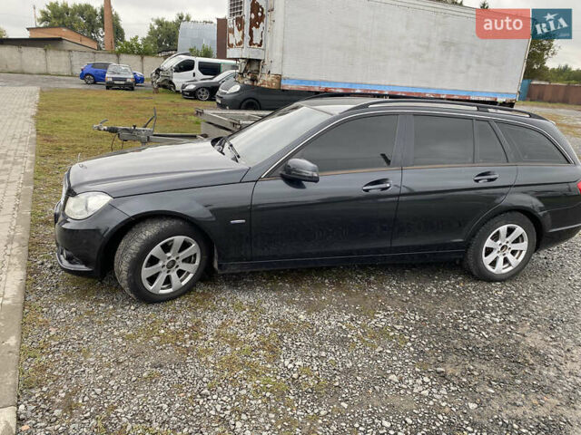 Чорний Мерседес Ц-Клас, об'ємом двигуна 2.2 л та пробігом 240 тис. км за 9900 $, фото 3 на Automoto.ua