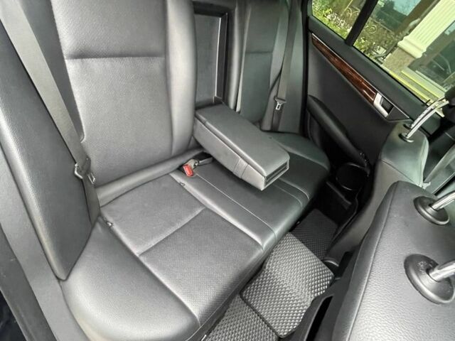 Черный Мерседес Ц-Класс, объемом двигателя 3 л и пробегом 105 тыс. км за 13400 $, фото 22 на Automoto.ua