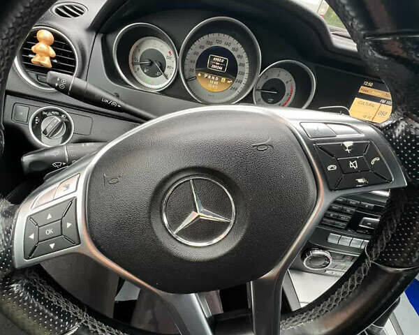 Чорний Мерседес Ц-Клас, об'ємом двигуна 2.14 л та пробігом 289 тис. км за 13000 $, фото 10 на Automoto.ua