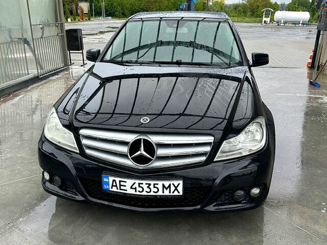 Черный Мерседес Ц-Класс, объемом двигателя 1.8 л и пробегом 169 тыс. км за 9999 $, фото 6 на Automoto.ua