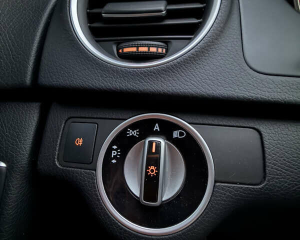 Черный Мерседес Ц-Класс, объемом двигателя 1.8 л и пробегом 147 тыс. км за 11950 $, фото 59 на Automoto.ua