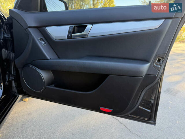 Мерседес Ц-Класс 2011 в Киеве на Automoto.ua Черный Мерседес Ц-Класс, объемом двигателя 1.8 л и пробегом 147 тыс. км за 12000 $, фото 32 на Automoto.ua