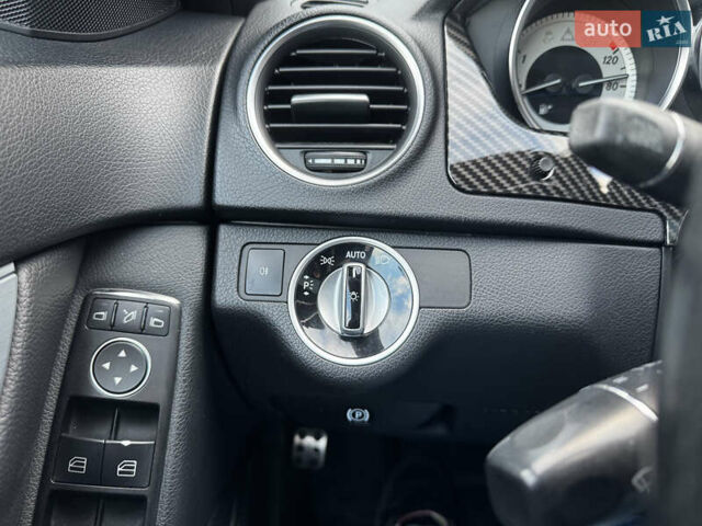 Чорний Мерседес Ц-Клас, об'ємом двигуна 3 л та пробігом 314 тис. км за 9900 $, фото 18 на Automoto.ua