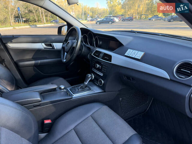 Мерседес Ц-Класс 2011 в Киеве на Automoto.ua Черный Мерседес Ц-Класс, объемом двигателя 1.8 л и пробегом 147 тыс. км за 12000 $, фото 28 на Automoto.ua